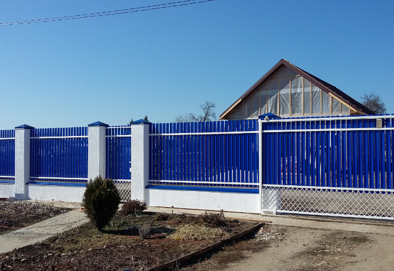 Забор из евроштакетника RAL5002 синий ультра, секция горизонт в Семее фото 1